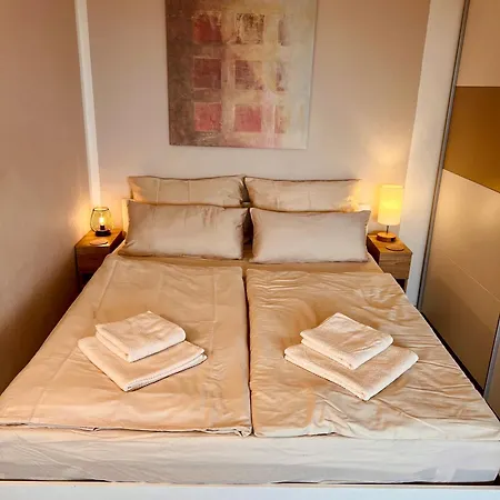 Penthouse With Terrace Near Audi Apartman *